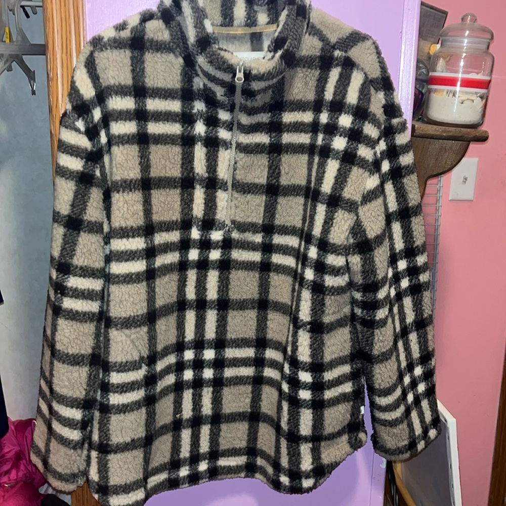 A sweater pull over